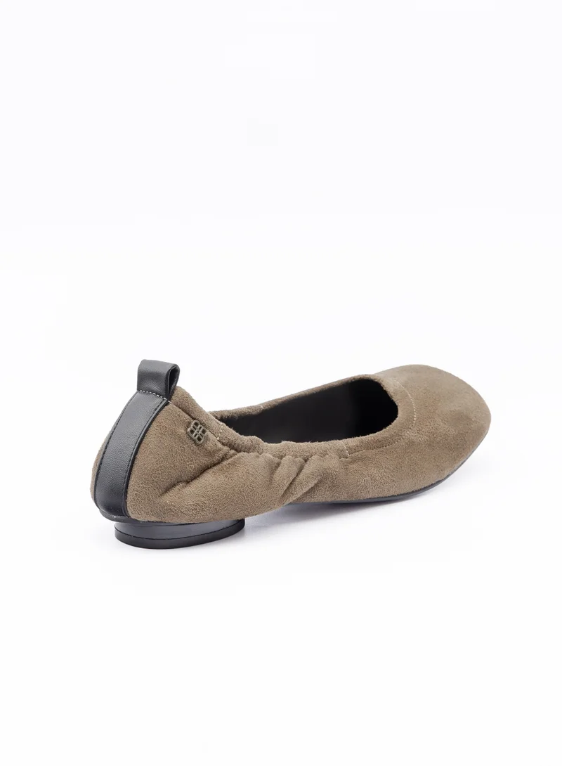 باتا أحذية باليه بلمسة ناعمة